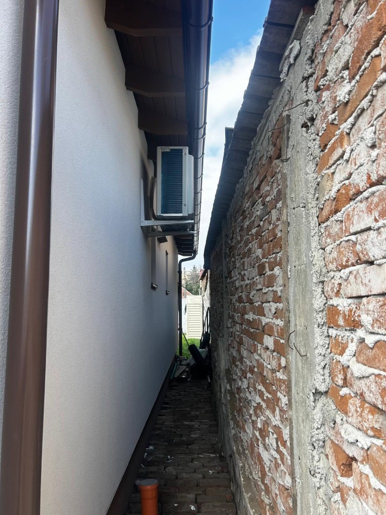 Aparat Daikin montat într-un interior modern — mentenanță Alizeo Group