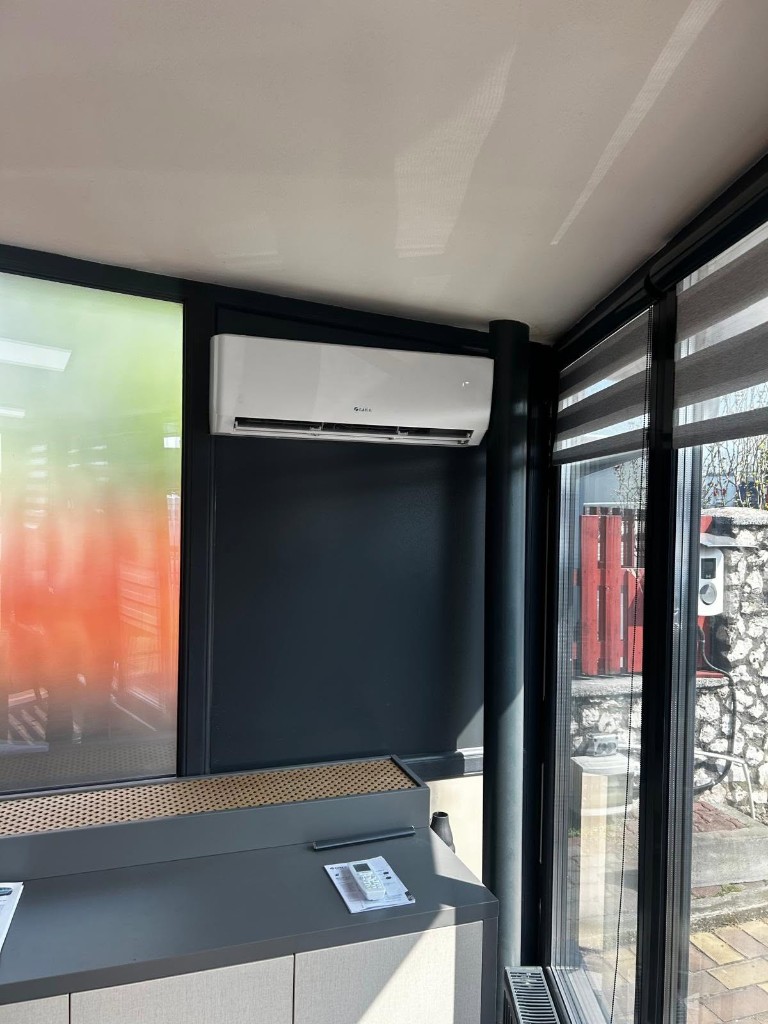 Montaj profesional aer condiționat GREE în birou modern — Alizeo Group Arad